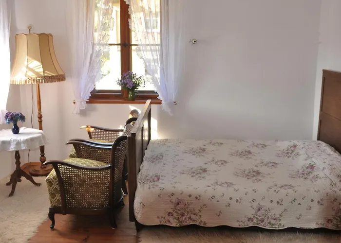 Nostalgia Nocleg ze śniadaniem 3*